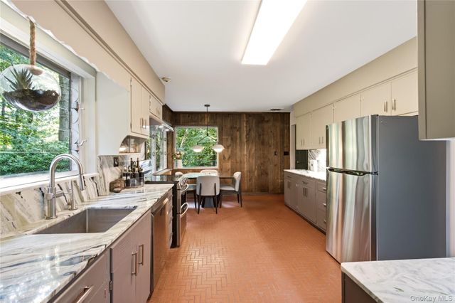 790 Bryant Avenue, Roslyn Harbor, NY 11576