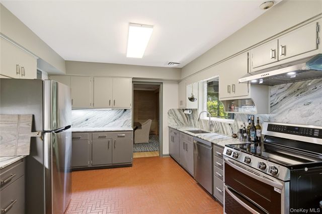 790 Bryant Avenue, Roslyn Harbor, NY 11576