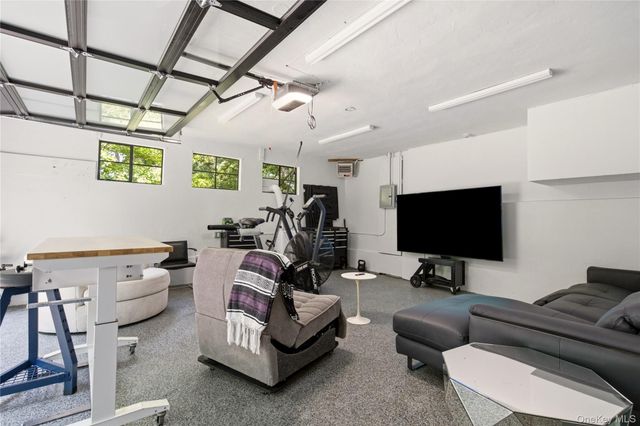 790 Bryant Avenue, Roslyn Harbor, NY 11576