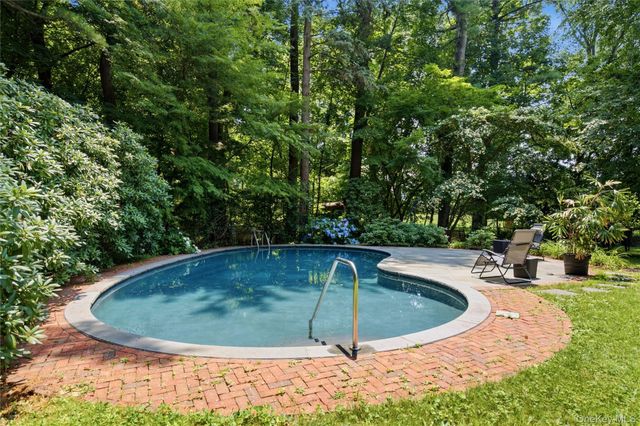 790 Bryant Avenue, Roslyn Harbor, NY 11576