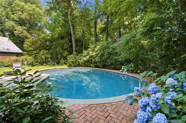 790 Bryant Avenue, Roslyn Harbor, NY 11576