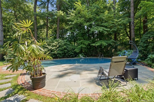 790 Bryant Avenue, Roslyn Harbor, NY 11576