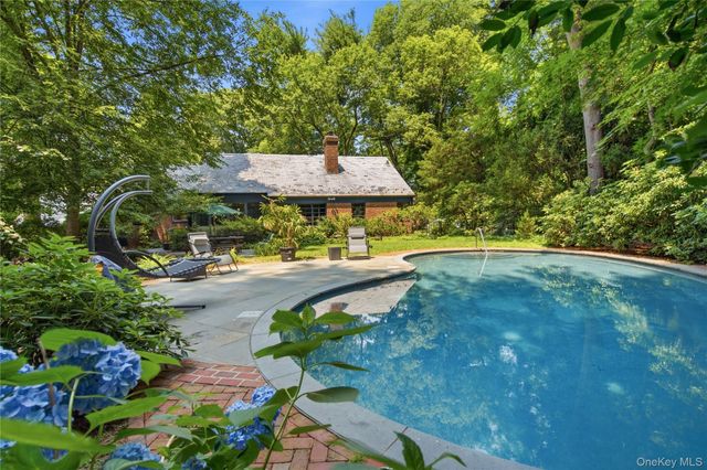 790 Bryant Avenue, Roslyn Harbor, NY 11576
