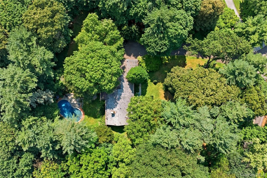 790 Bryant Avenue, Roslyn Harbor, NY 11576 — photo 2