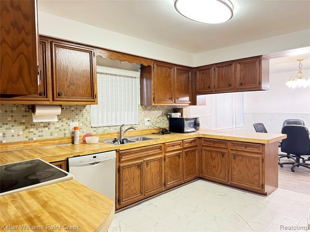 52520 North Avenue, Macomb, MI 48042