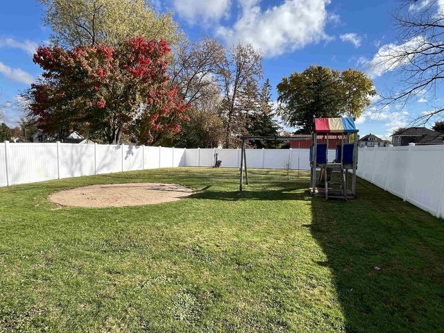 318 S MILL STREET, Hortonville, WI 54944