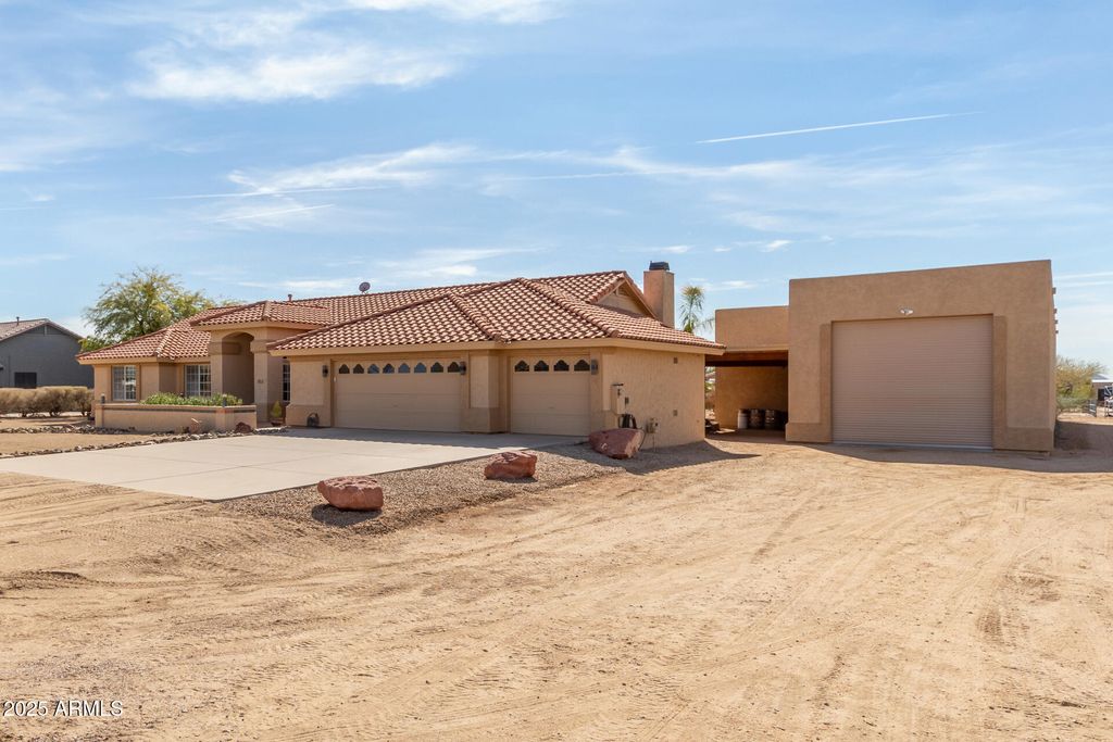 205 E IRVINE Road, Phoenix, AZ 85086 — photo 2
