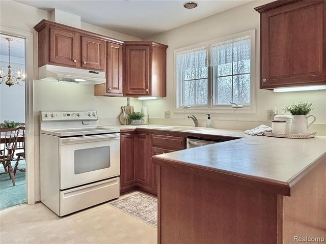 334 Beechview Drive, Rochester, MI 48306