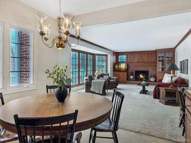 334 Beechview Drive, Rochester, MI 48306