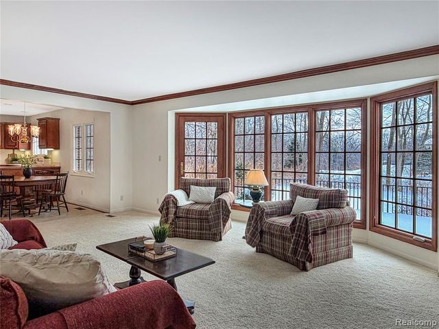 334 Beechview Drive, Rochester, MI 48306