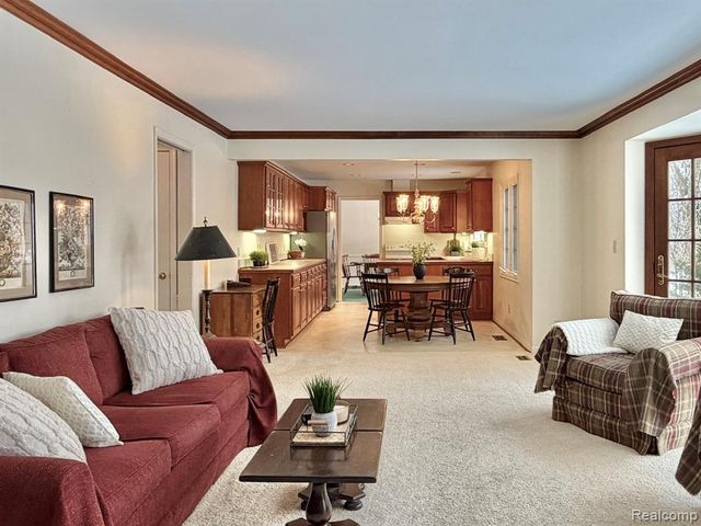 334 Beechview Drive, Rochester, MI 48306