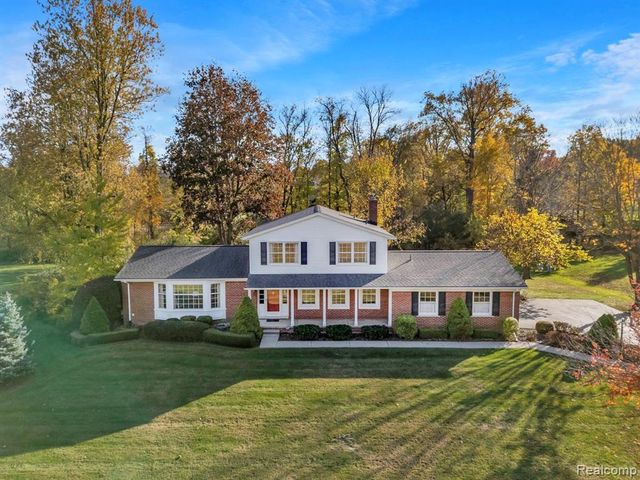 334 Beechview Drive, Rochester, MI 48306