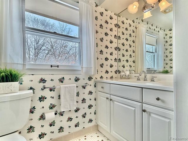 334 Beechview Drive, Rochester, MI 48306