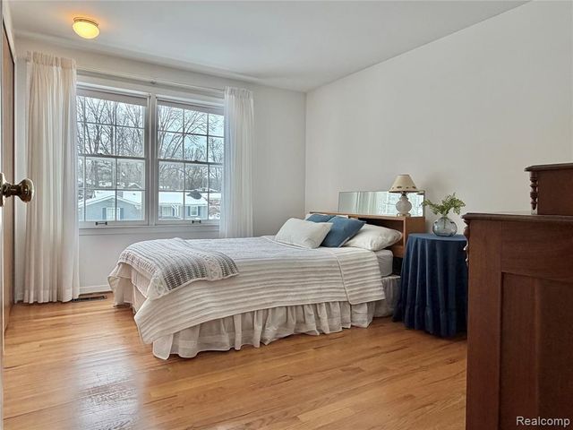 334 Beechview Drive, Rochester, MI 48306