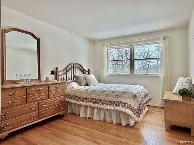 334 Beechview Drive, Rochester, MI 48306