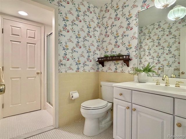 334 Beechview Drive, Rochester, MI 48306