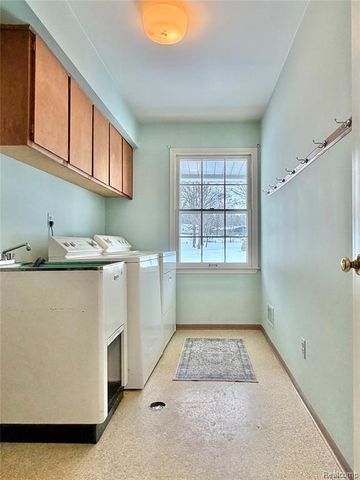 334 Beechview Drive, Rochester, MI 48306