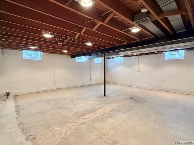 334 Beechview Drive, Rochester, MI 48306