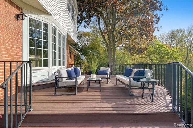 334 Beechview Drive, Rochester, MI 48306