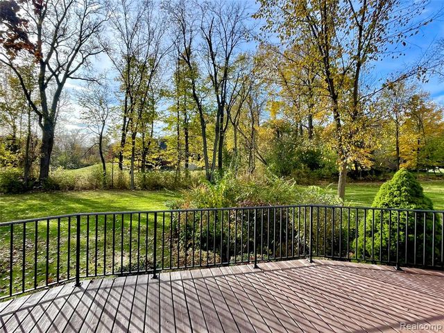 334 Beechview Drive, Rochester, MI 48306