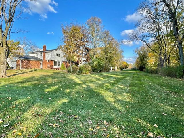 334 Beechview Drive, Rochester, MI 48306