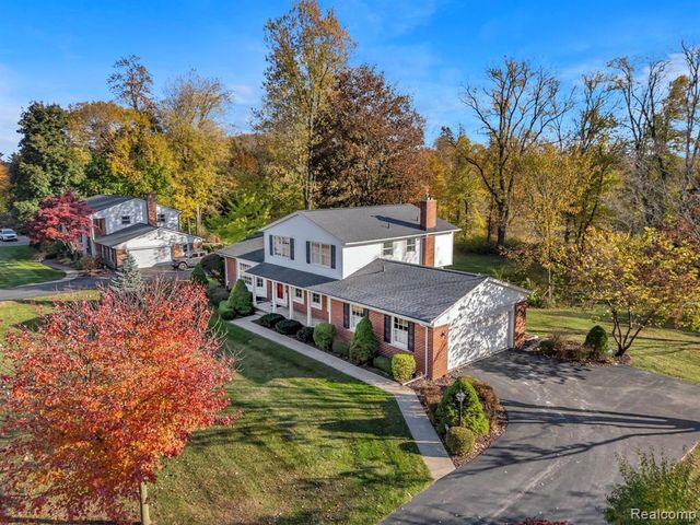 334 Beechview Drive, Rochester, MI 48306