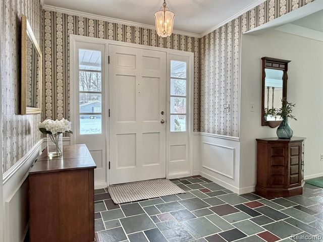 334 Beechview Drive, Rochester, MI 48306