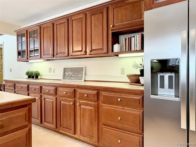 334 Beechview Drive, Rochester, MI 48306