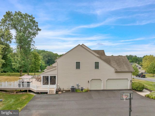 76 CAERNARVON DR, Elverson, PA 19520