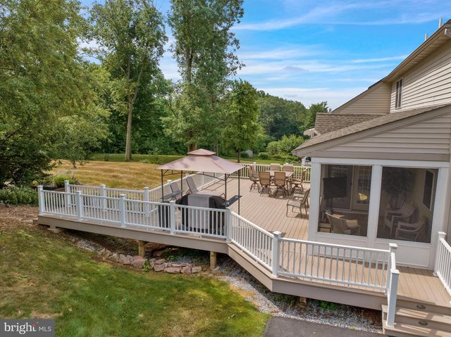 76 CAERNARVON DR, Elverson, PA 19520