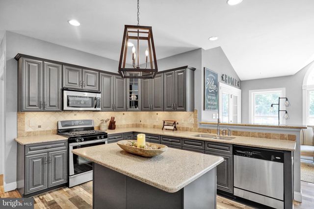 76 CAERNARVON DR, Elverson, PA 19520