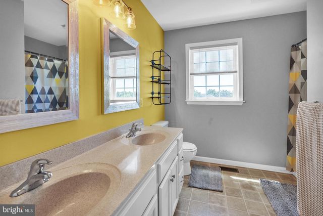 76 CAERNARVON DR, Elverson, PA 19520