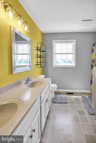 76 CAERNARVON DR, Elverson, PA 19520