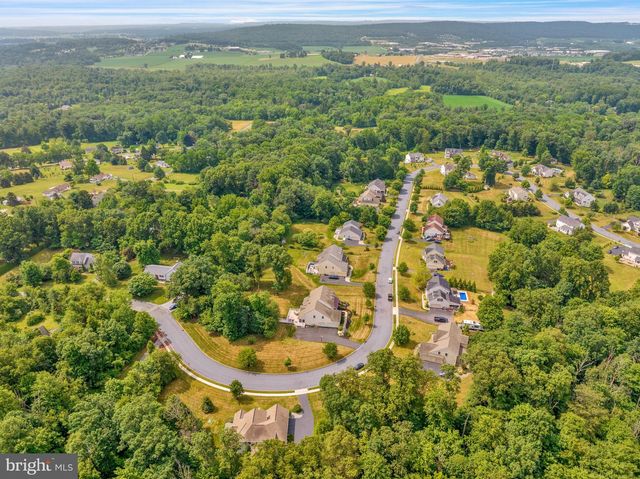 76 CAERNARVON DR, Elverson, PA 19520