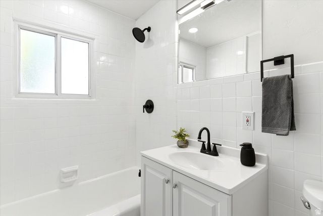 671 W 1800 N, Clinton, UT 84015