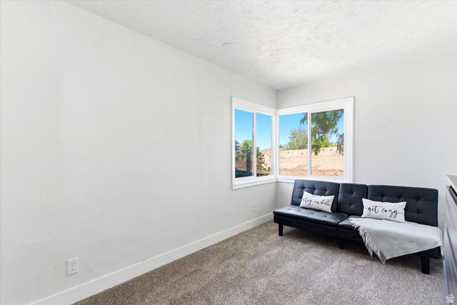 671 W 1800 N, Clinton, UT 84015