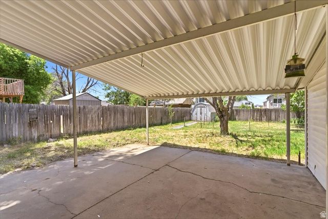 671 W 1800 N, Clinton, UT 84015