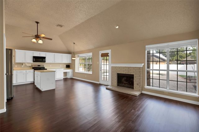 7914 Coastway Drive, Rowlett, TX 75088