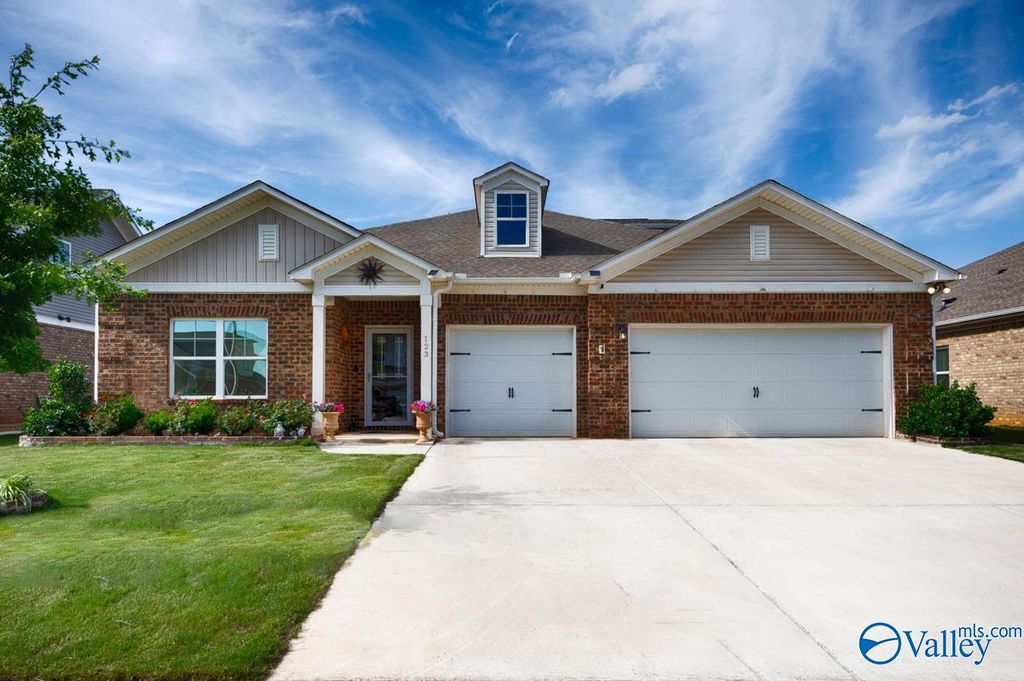 123 Chesire Cove Lane, New Market, AL 35761