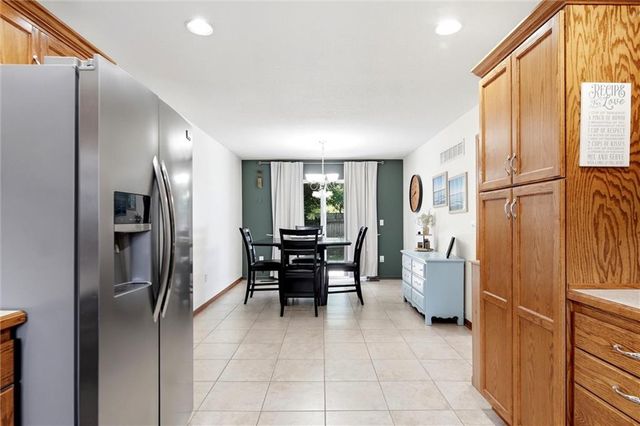 511 N Rebecca Lane, Lawrence, KS 66044