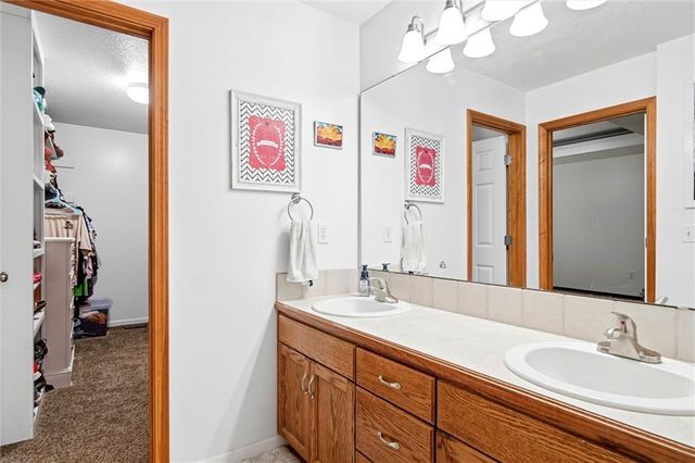 511 N Rebecca Lane, Lawrence, KS 66044