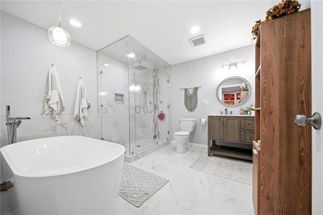 511 N Rebecca Lane, Lawrence, KS 66044