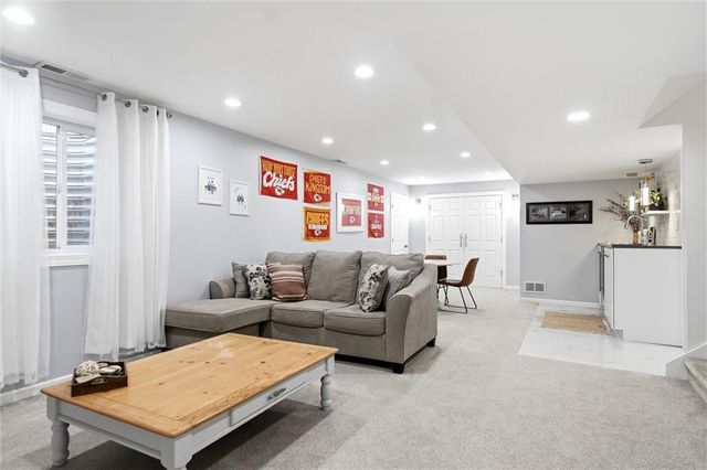511 N Rebecca Lane, Lawrence, KS 66044
