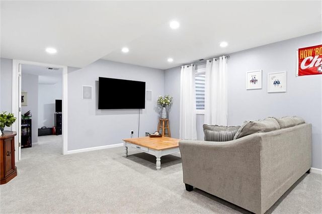 511 N Rebecca Lane, Lawrence, KS 66044