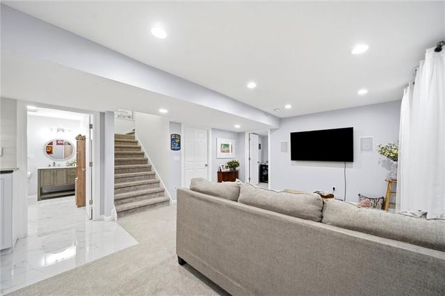 511 N Rebecca Lane, Lawrence, KS 66044