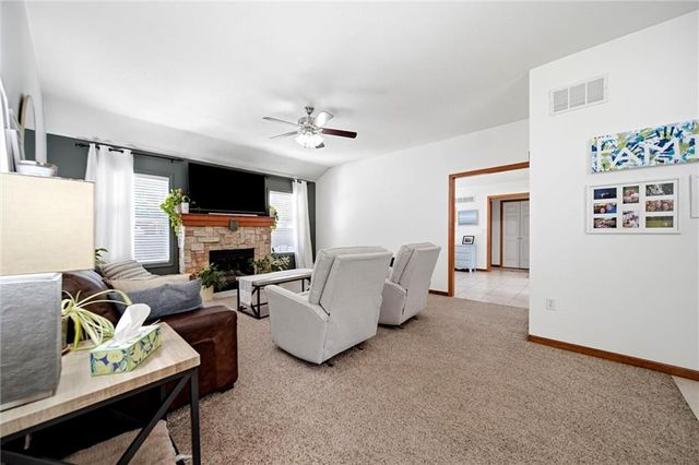 511 N Rebecca Lane, Lawrence, KS 66044