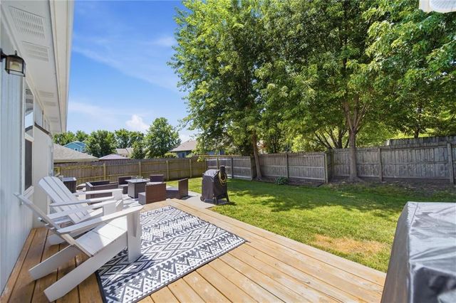 511 N Rebecca Lane, Lawrence, KS 66044