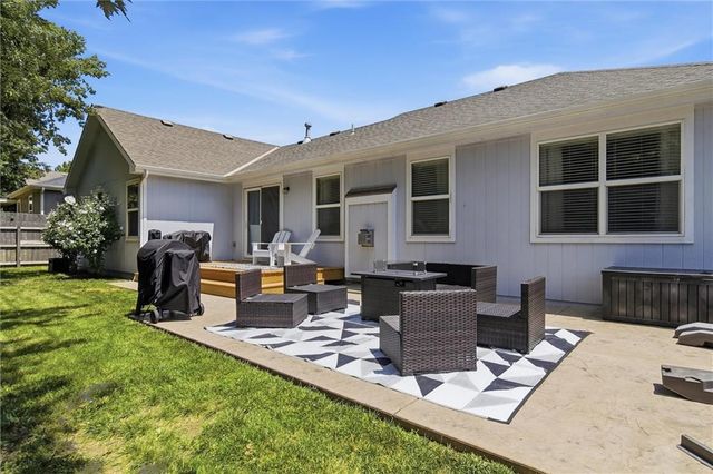 511 N Rebecca Lane, Lawrence, KS 66044