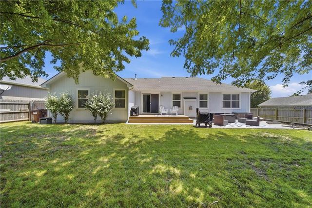 511 N Rebecca Lane, Lawrence, KS 66044