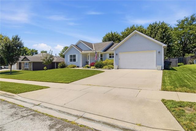511 N Rebecca Lane, Lawrence, KS 66044